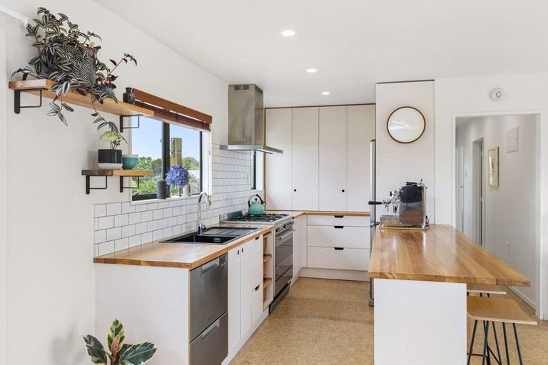 Photo of property in 9 Point Street, Raglan, 3225