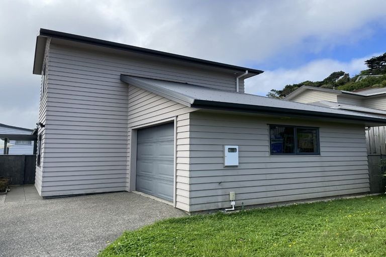 Photo of property in 4 Cresswell Place, Johnsonville, Wellington, 6037