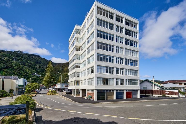 Photo of property in Rona House, 33 Rimu Street, Eastbourne, Lower Hutt, 5013