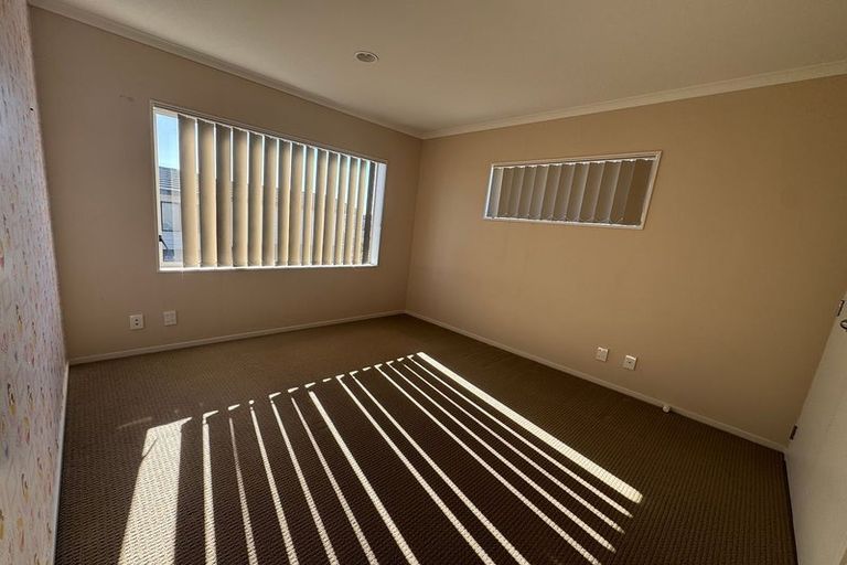 Photo of property in 2 Oakhurst Avenue, Flat Bush, Auckland, 2019