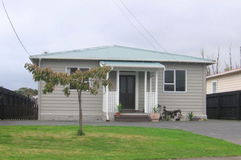 Photo of property in 11 Baldwin Street, Moera, Lower Hutt, 5010
