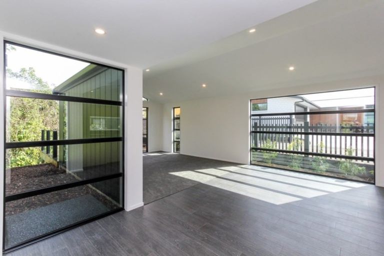 Photo of property in 11 Mackillop Way, Brooklands, New Plymouth, 4310