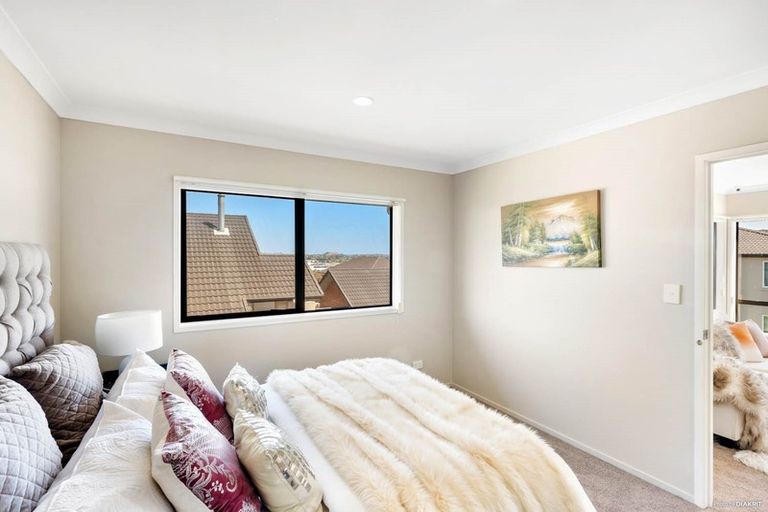 Photo of property in 21 Fairbairn Place, East Tamaki Heights, Auckland, 2016