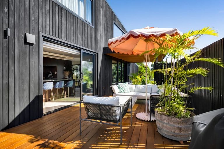 Photo of property in 12a Baring Terrace, Strandon, New Plymouth, 4312