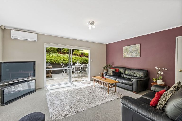 Photo of property in 2/47 Centorian Drive, Windsor Park, Auckland, 0632