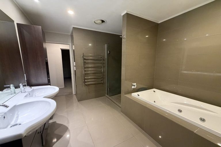 Photo of property in 113 Redoubt Road, Goodwood Heights, Auckland, 2105