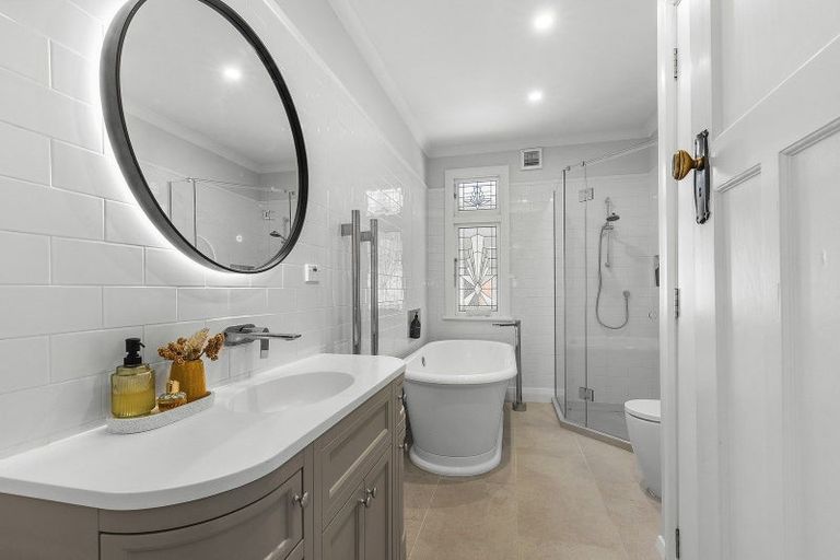 Photo of property in 3 Endeavour Street, Lyall Bay, Wellington, 6022