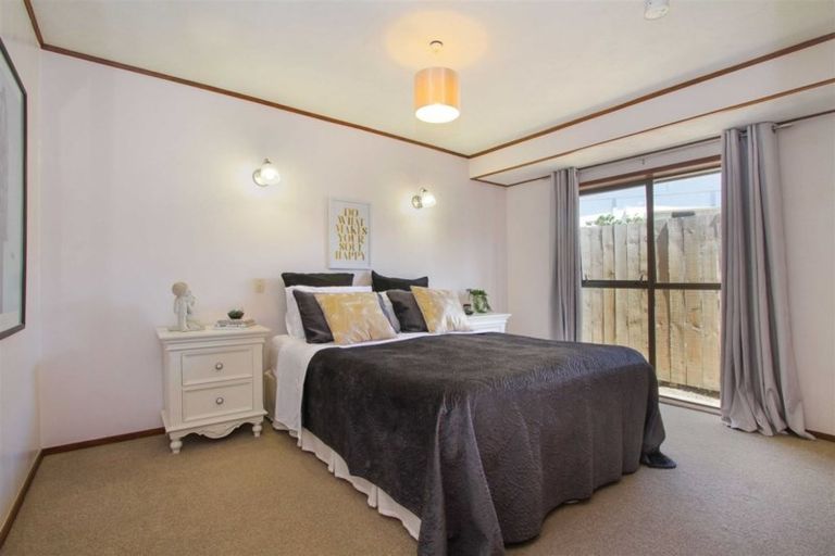 Photo of property in 4/4 Beach Road, Orewa, 0931