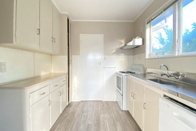 Photo of property in 37 Cheval Drive, Totara Vale, Auckland, 0629