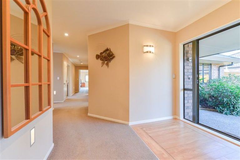 Photo of property in 44 Tennyson Avenue, Kelvin Grove, Palmerston North, 4414