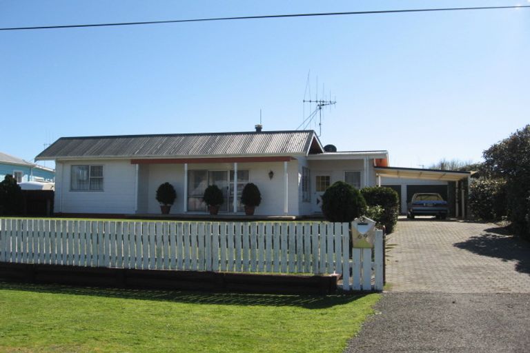 Photo of property in 69 Himatangi Street, Himatangi Beach, Foxton, 4891