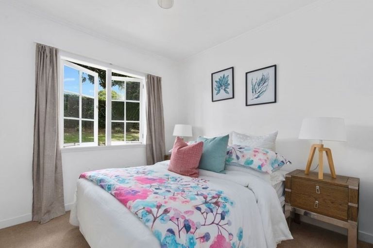 Photo of property in 127 Forrest Hill Road, Forrest Hill, Auckland, 0620