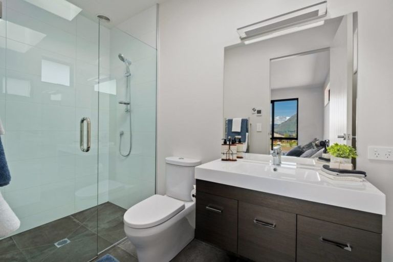 Photo of property in 10 The Heights Avenue, Wanaka, 9305