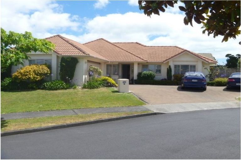 Photo of property in 14 Tolben Place, Golflands, Auckland, 2013