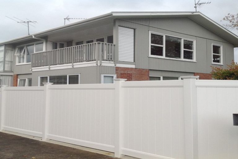 Photo of property in 4/221 Hurstmere Road, Takapuna, Auckland, 0622