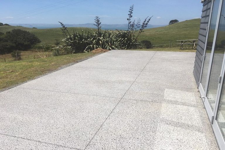 Photo of property in 3143 South Head Road, South Head, Helensville, 0874