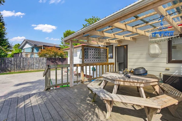 Photo of property in 9 Panzic Place, Glen Eden, Auckland, 0602