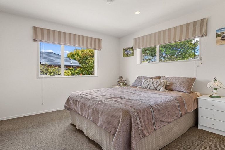 Photo of property in 18 Welsford Street, Woodend, 7610