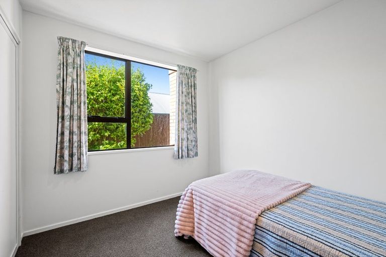 Photo of property in 2/20 Kirsten Place, Parklands, Christchurch, 8083