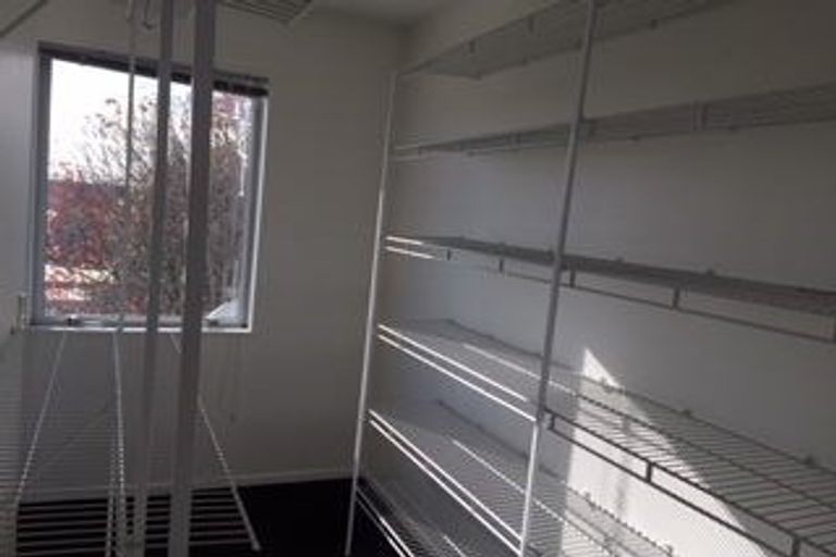 Photo of property in 4/6 Defoe Place, Waltham, Christchurch, 8023