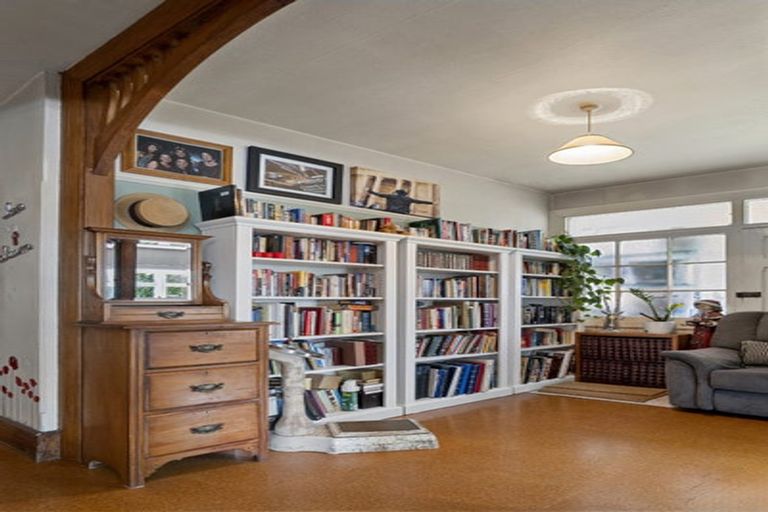 Photo of property in 37 Weston Road, St Albans, Christchurch, 8052