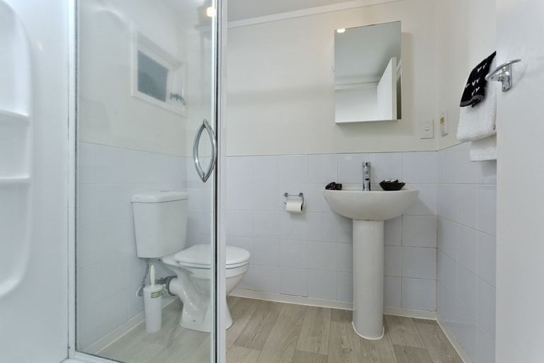 Photo of property in 1/24 Reynolds Place, Torbay, Auckland, 0630