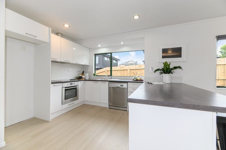 Photo of property in 43a Golf Road, New Lynn, Auckland, 0600