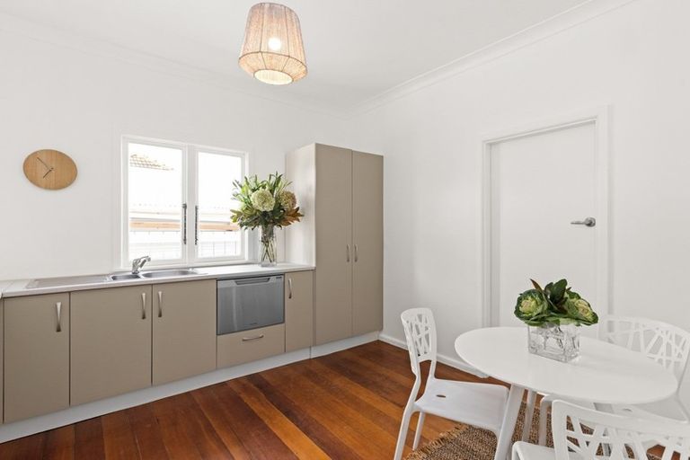 Photo of property in 14 Savage Crescent, Marewa, Napier, 4110