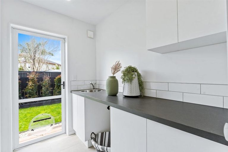 Photo of property in 2/7 Seine Road, Forrest Hill, Auckland, 0620