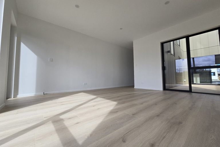 Photo of property in 19 Karaka Village Parade, Karaka, 2580