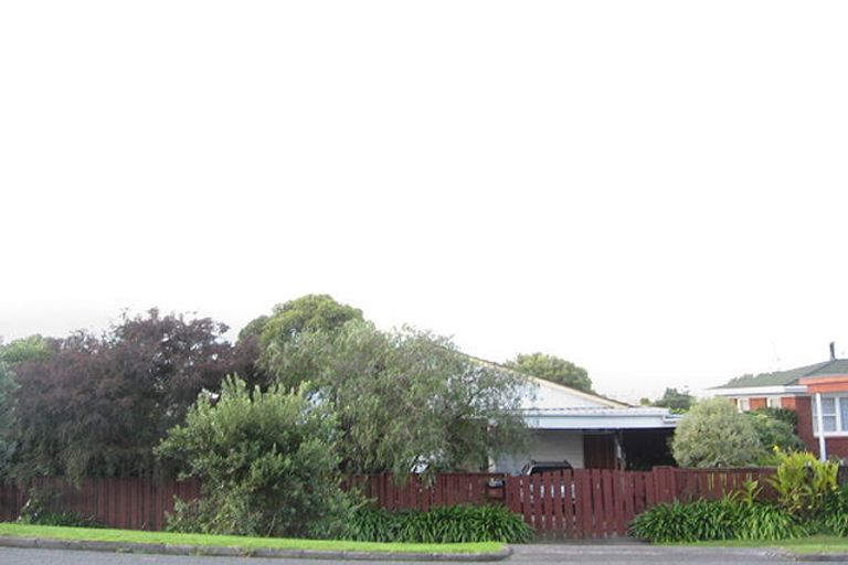 Photo of property in 64 Reeves Road, Pakuranga Heights, Auckland, 2010