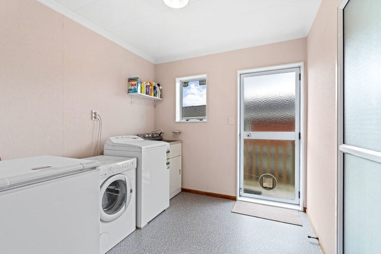 Photo of property in 62 Kawiu Road, Levin, 5510