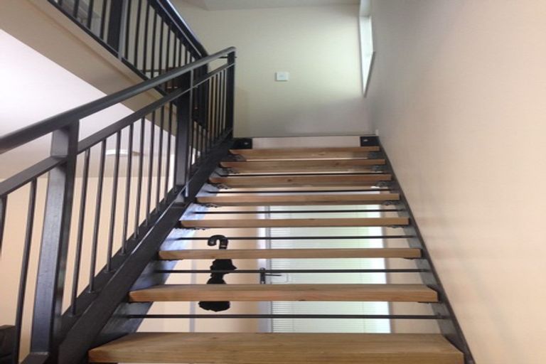 Photo of property in 327 Barbadoes Street, Christchurch Central, Christchurch, 8011