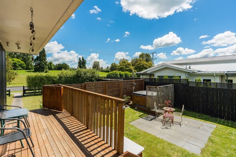 Photo of property in 11 Besley Place, Acacia Bay, Taupo, 3330