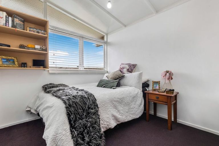 Photo of property in 12 Finlow Drive, Te Atatu South, Auckland, 0610