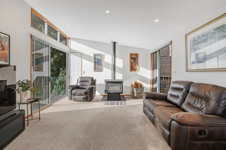 Photo of property in 10 Waitea Road, Muriwai, Waimauku, 0881