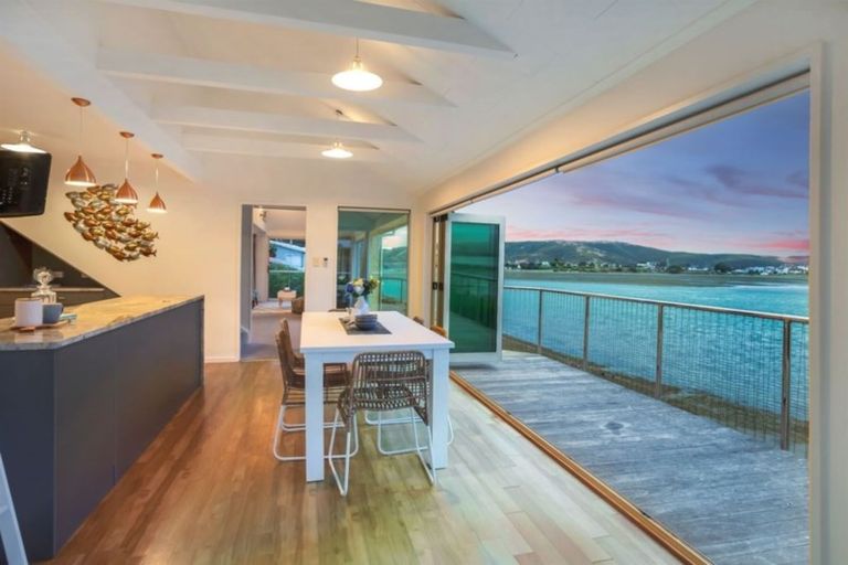 Photo of property in 10a Trevor Terrace, Paremata, Porirua, 5024