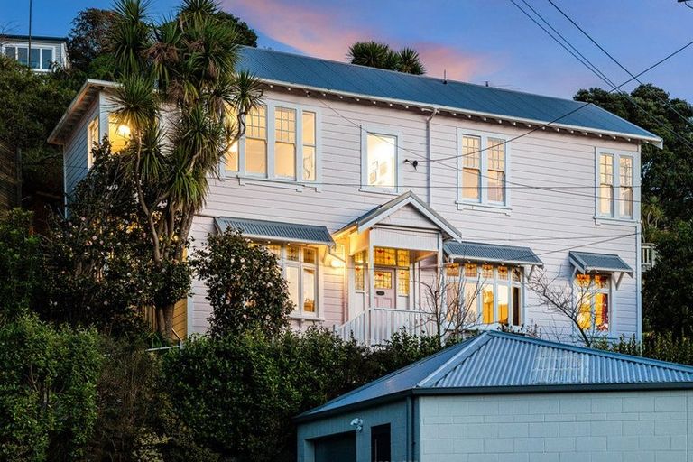 Photo of property in 74 Glen Road, Kelburn, Wellington, 6012