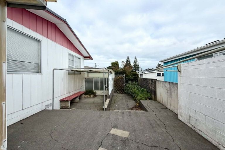 Photo of property in 14 Huatoki Street, Vogeltown, New Plymouth, 4310