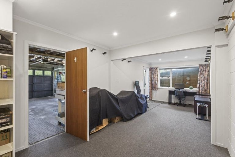 Photo of property in 11a Longview Drive, Merrilands, New Plymouth, 4312