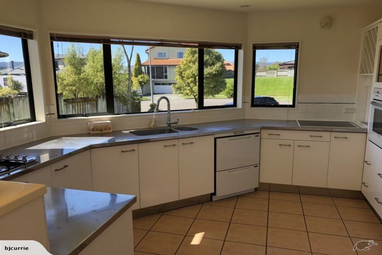 Photo of property in 32 Kilkenny Place, Fitzherbert, Palmerston North, 4410