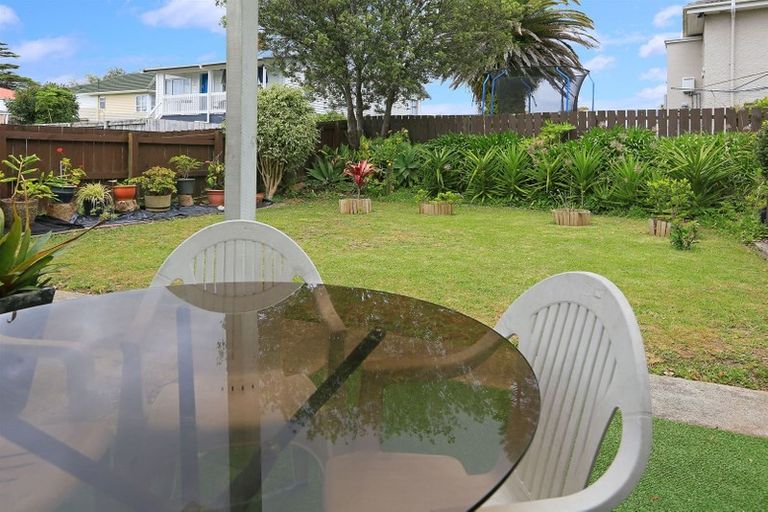 Photo of property in 1/3185 Great North Road, New Lynn, Auckland, 0600