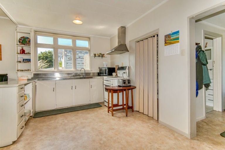 Photo of property in 3 Greenfield Street, Hector, 7822