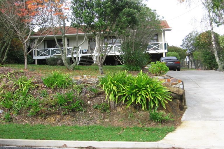 Photo of property in 22 Outlook Road, Greenhithe, Auckland, 0632