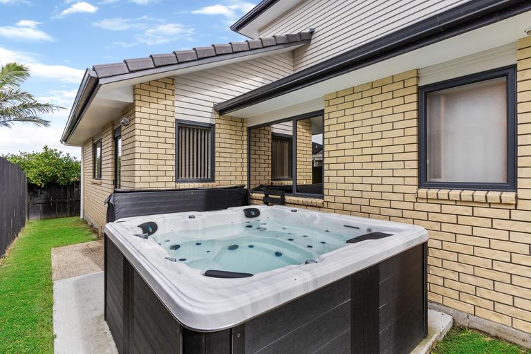 Photo of property in 12 Beatrice Place, Flat Bush, Auckland, 2016