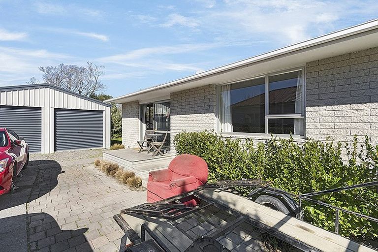 Photo of property in 2/64 Crofton Road, Harewood, Christchurch, 8051