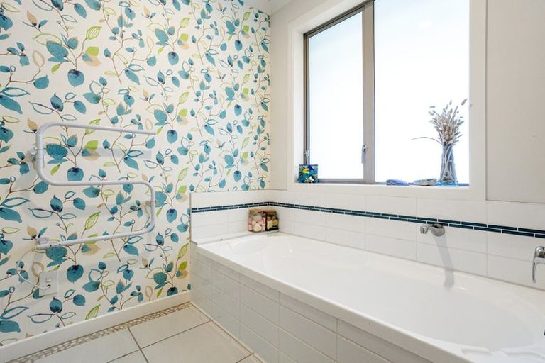 Photo of property in 14 Cabernet Close, Rototuna, Hamilton, 3210