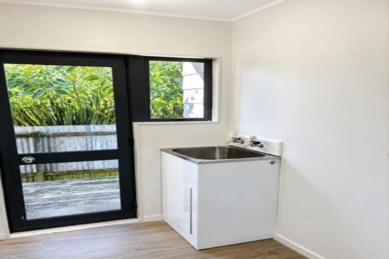 Photo of property in 56 Sutton Crescent, Papakura, 2110