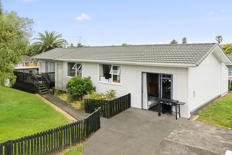 Photo of property in 24 Ronald Place, Manurewa, Auckland, 2102