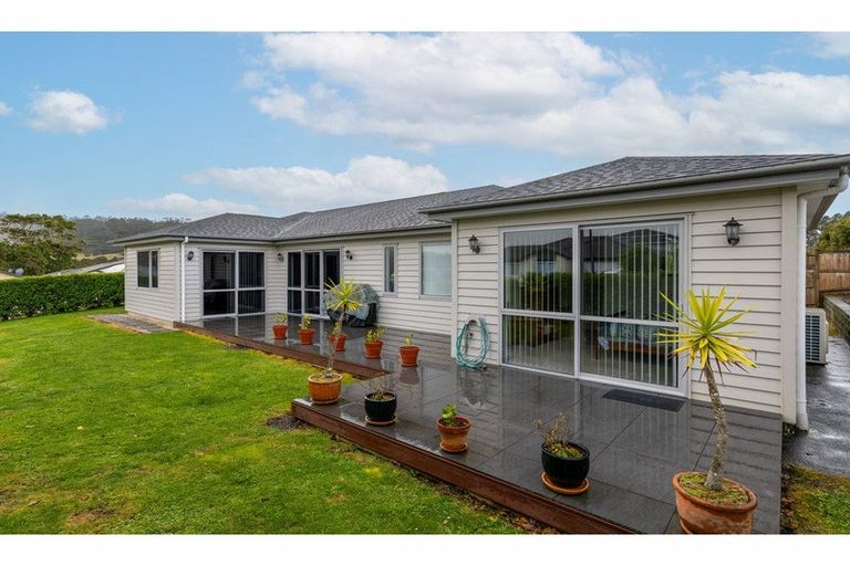Photo of property in 6 Josh Road, Huapai, Kumeu, 0810